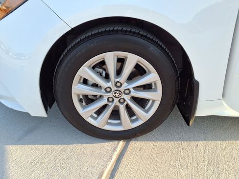 Used 2025 Toyota Corolla LE w/ LE Premium Package FWD image 30