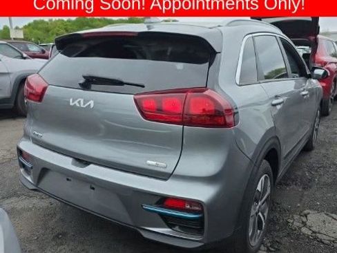 Used 2022 Kia Niro EX w/ Cold Weather Package FWD image 2