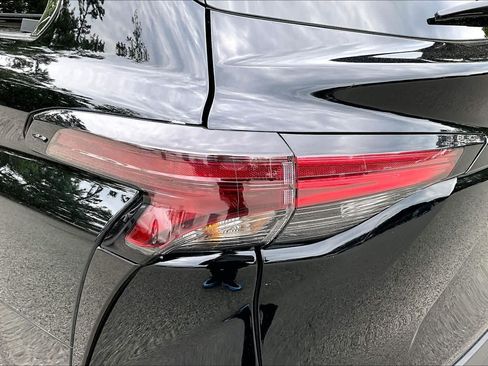 Used 2023 Toyota Sienna XLE w/ XLE Plus Package AWD/4WD image 28