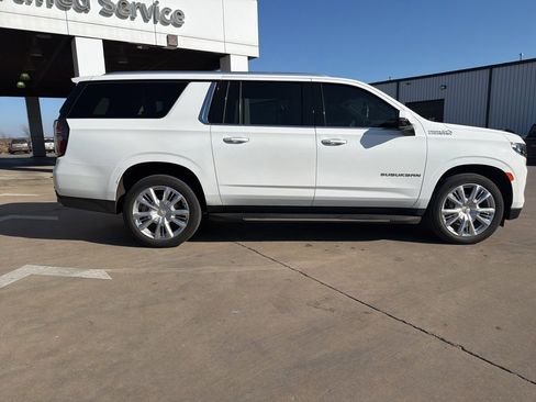 Used 2021 Chevrolet Suburban High Country image 2