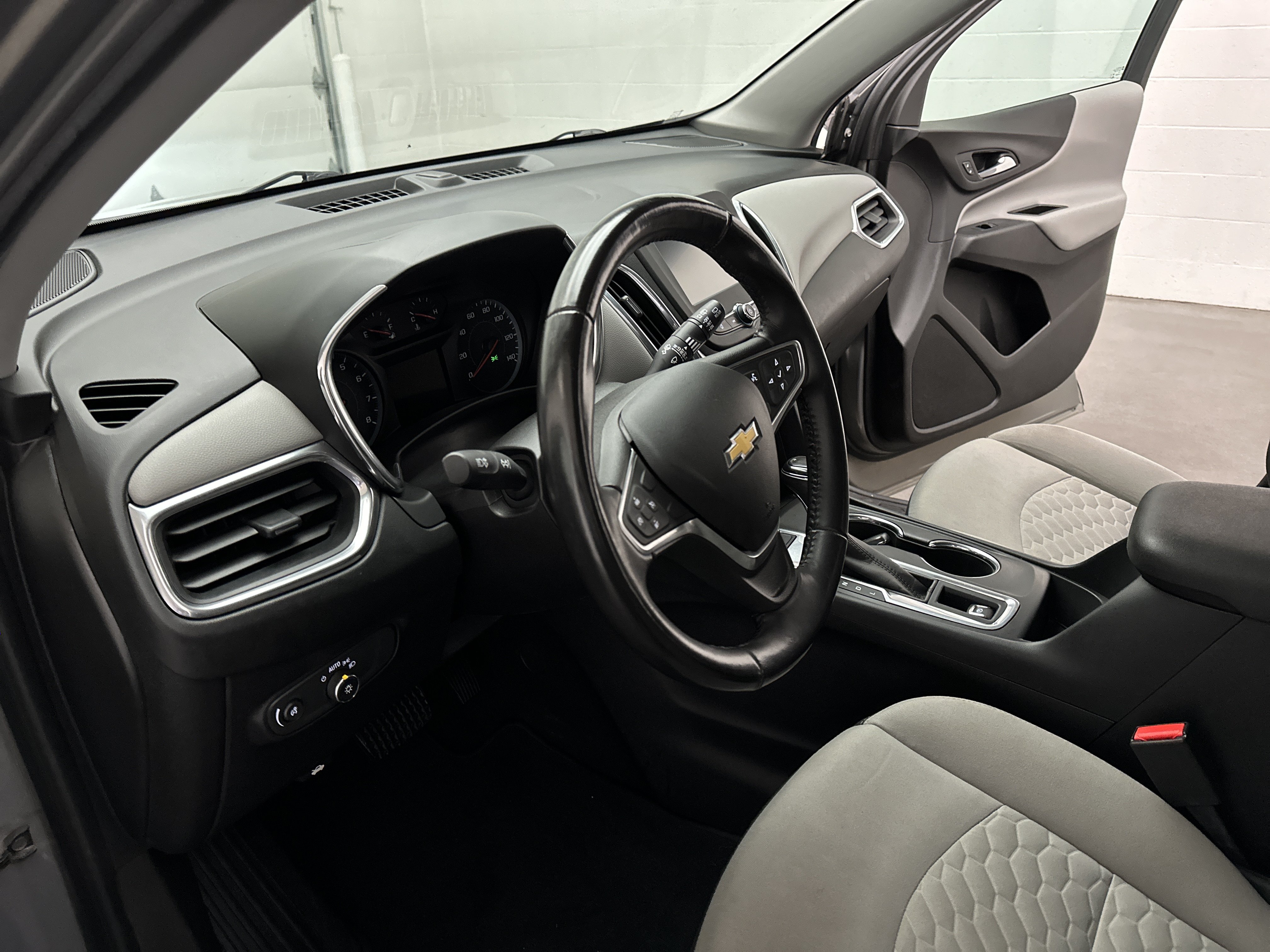 Used 2018 Chevrolet Equinox LT AWD/4WD image 17