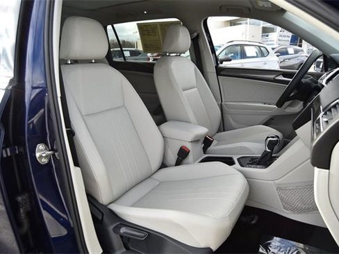 Certified 2023 Volkswagen Tiguan SE w/ Panoramic Sunroof Package image 20