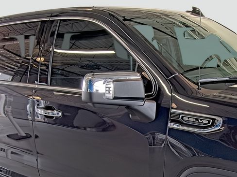 Used 2025 GMC Sierra 1500 SLT w/ SLT Premium Plus Package AWD/4WD image 15