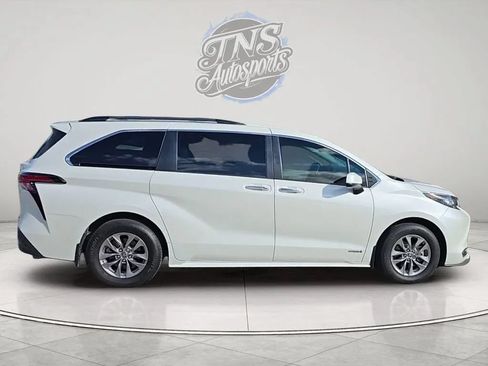 Used 2021 Toyota Sienna XLE FWD image 6