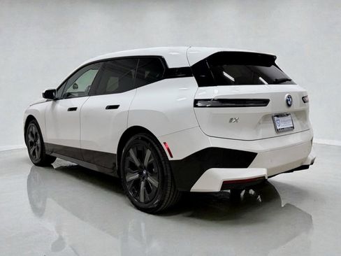 Used 2022 BMW iX xDrive50 w/ Premium Package image 12