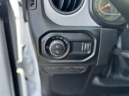 Used 2025 Jeep Gladiator Sport image 25