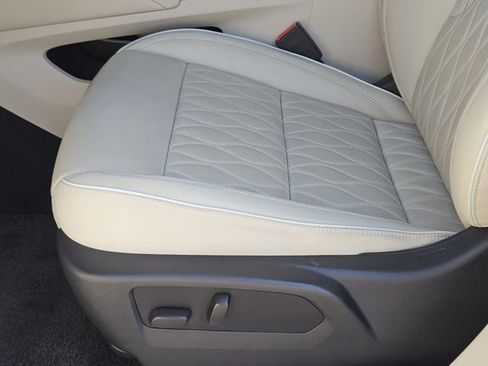 Used 2022 Buick Envision Avenir w/ Technology Package II FWD image 24