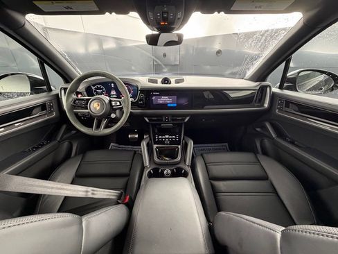 Certified 2025 Porsche Cayenne S AWD/4WD image 17