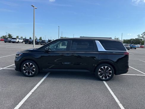 Used 2024 Kia Carnival EX FWD image 12