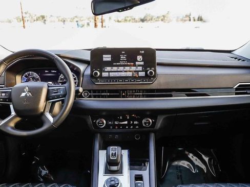Used 2024 Mitsubishi Outlander SEL FWD image 15