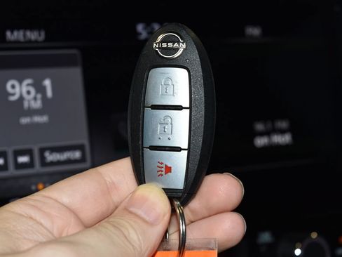 Certified 2025 Nissan Frontier SV AWD/4WD image 17