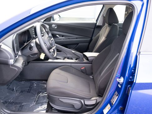 Used 2023 Hyundai Elantra SE FWD image 12