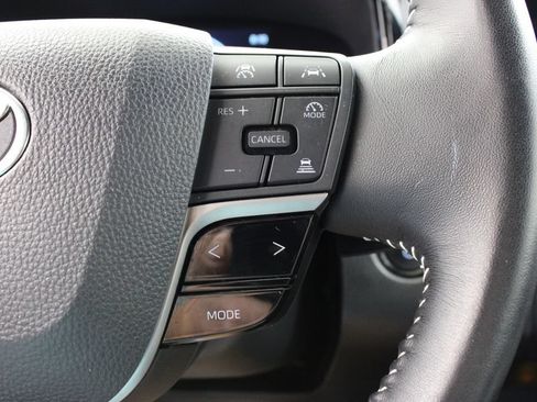 Used 2025 Toyota Camry SE FWD image 25