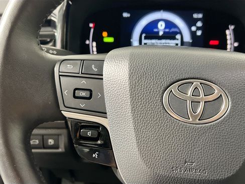 Used 2025 Toyota Camry LE w/ Convenience Package FWD image 18