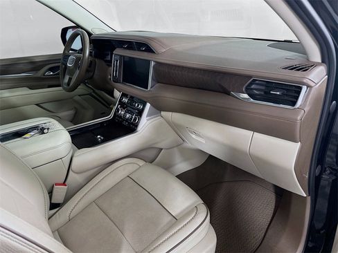Used 2023 GMC Yukon XL Denali image 31
