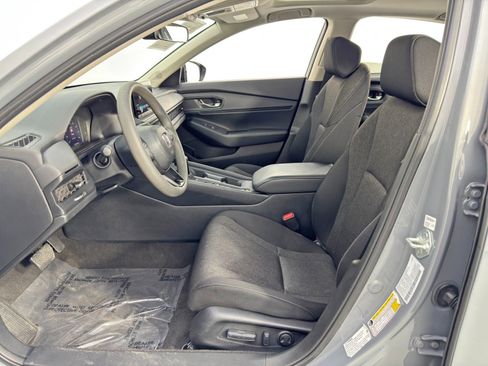 Used 2025 Honda Accord SE image 15