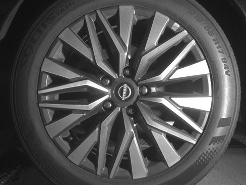 Used 2025 Nissan Altima 2.5 SV FWD image 14