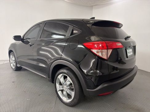 Used 2017 Honda HR-V EX image 3