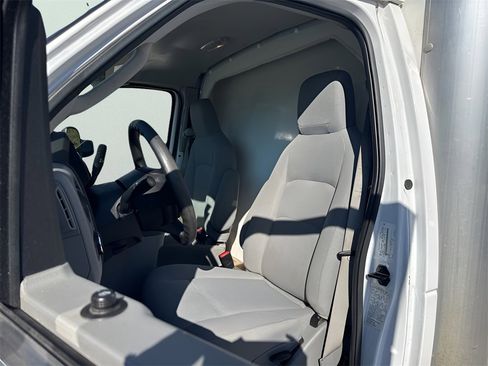 Used 2022 Ford E-350 and Econoline 350 Super Duty w/ Power Windows & Locks Group image 12