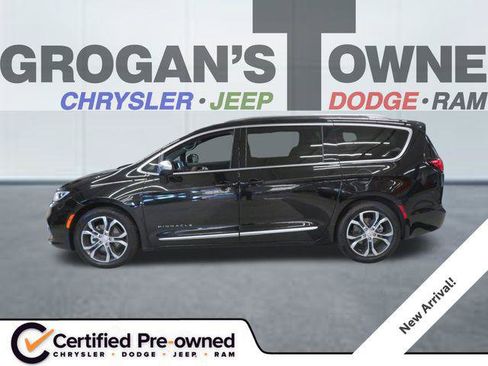 Certified 2026 Chrysler Pacifica Pinnacle w/ Trailer Tow Group FWD image 1