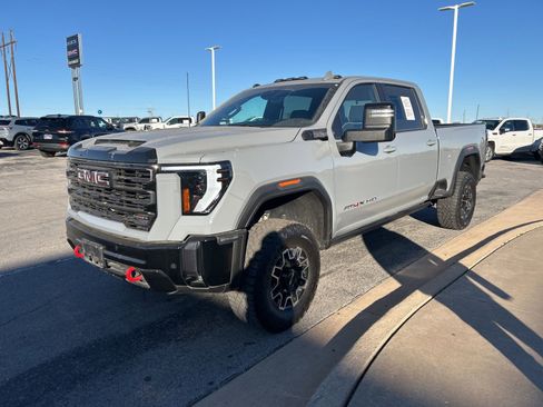 Used 2024 GMC Sierra 2500 AT4X image 1