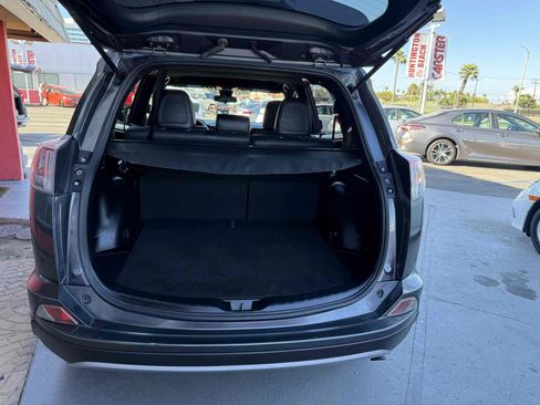 Used 2018 Toyota RAV4 SE w/ All Weather Liner Package FWD image 83