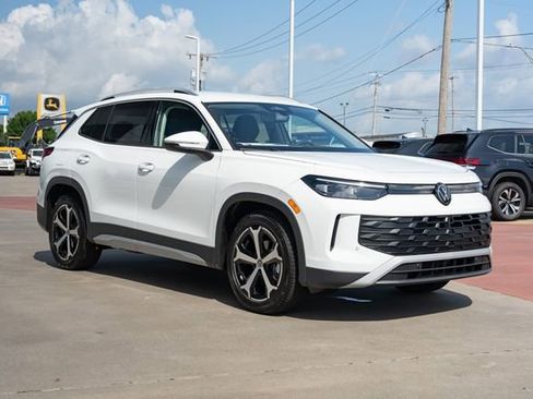 New 2026 Volkswagen Tiguan SE FWD image 8