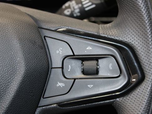 Used 2025 Chevrolet Trax LT image 14