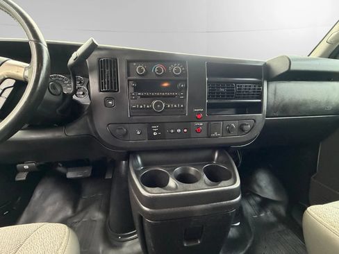 Used 2015 Chevrolet Express 2500 RWD image 12