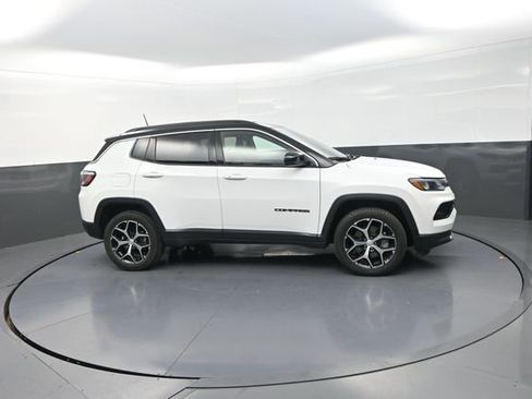 Used 2024 Jeep Compass Limited AWD/4WD image 22