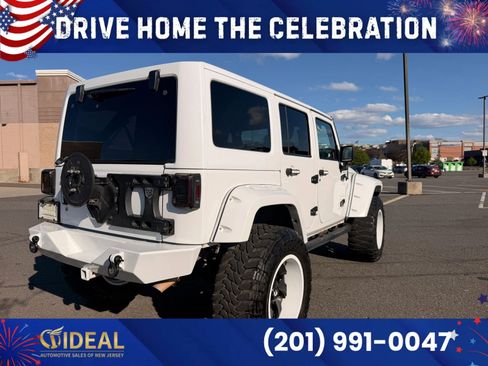 Used 2016 Jeep Wrangler Unlimited Sahara w/ Connectivity Group AWD/4WD image 8
