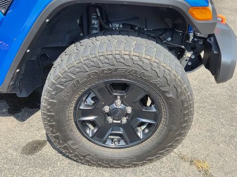 Used 2023 Jeep Gladiator Mojave w/ Cold Weather Group AWD/4WD image 34