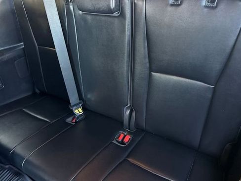 Used 2023 Toyota Highlander XSE FWD image 17