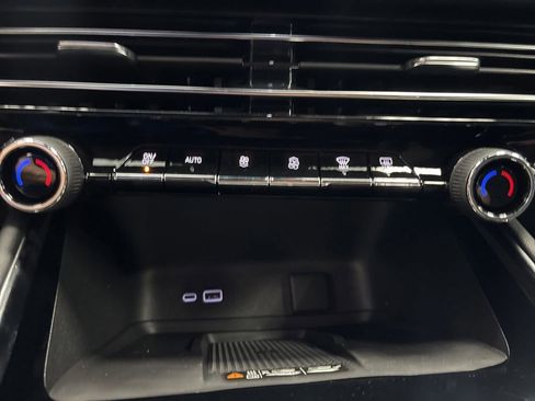 New 2026 Chevrolet Traverse LT w/ Midnight/Sport Edition FWD image 38