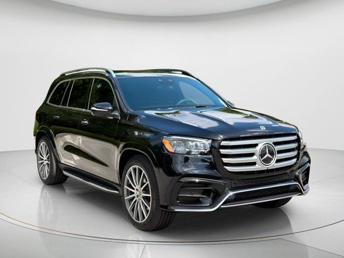 Used 2026 Mercedes-Benz GLS 580 4MATIC image 3