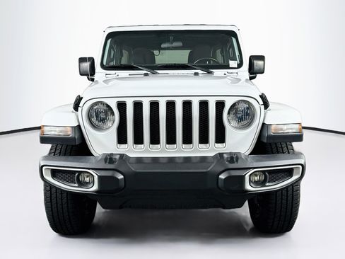 Used 2020 Jeep Wrangler Unlimited Sahara AWD/4WD image 2