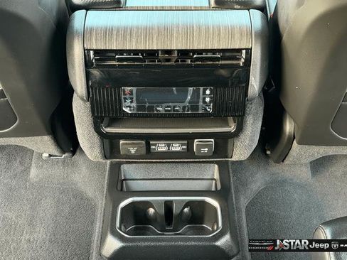 Used 2023 Jeep Wagoneer Series III w/ Flexible Seating Group RWD image 23
