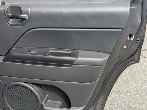 Used 2016 Jeep Patriot Latitude FWD image 15