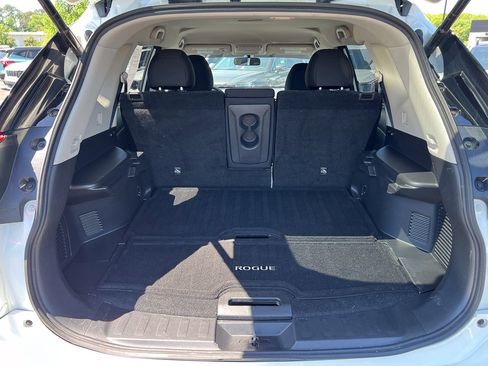 Used 2018 Nissan Rogue SV AWD/4WD image 5