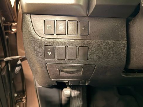 Used 2018 Toyota Highlander XLE image 16