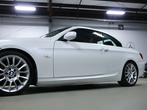 Used 2013 BMW 328i Convertible w/ M Sport Pkg image 11