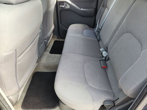 Used 2015 Nissan Frontier SV image 18