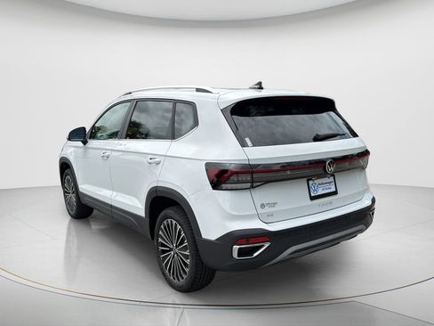 New 2026 Volkswagen Taos SE FWD image 7
