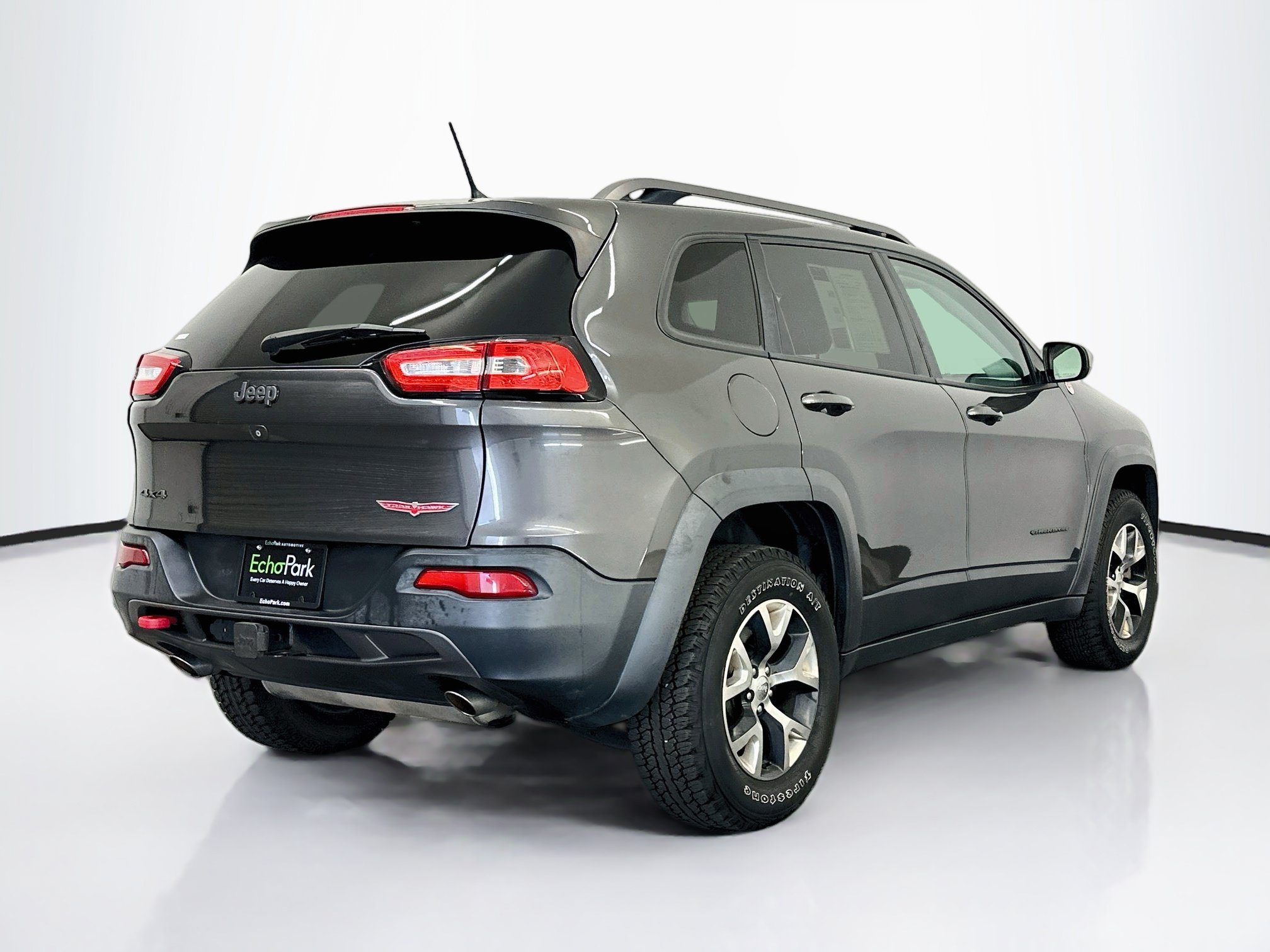 Used 2015 Jeep Cherokee Trailhawk w/ Cold Weather Group AWD/4WD image 9