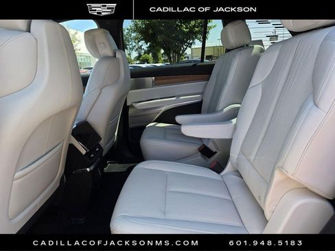 New 2026 Cadillac Vistiq Luxury w/ LPO, Floor Liner Package AWD/4WD image 20