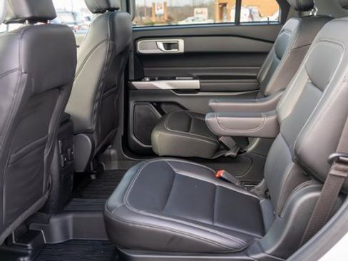 Used 2024 Ford Explorer XLT w/ Equipment Group 202A image 11