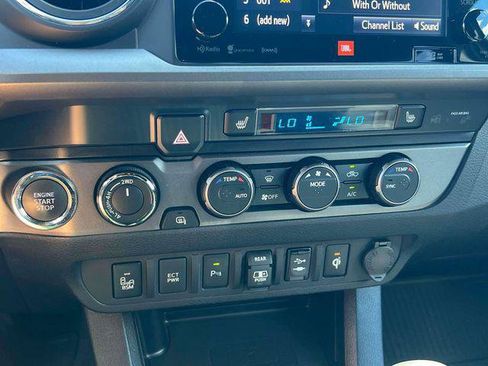 Certified 2019 Toyota Tacoma TRD Off-Road AWD/4WD image 15