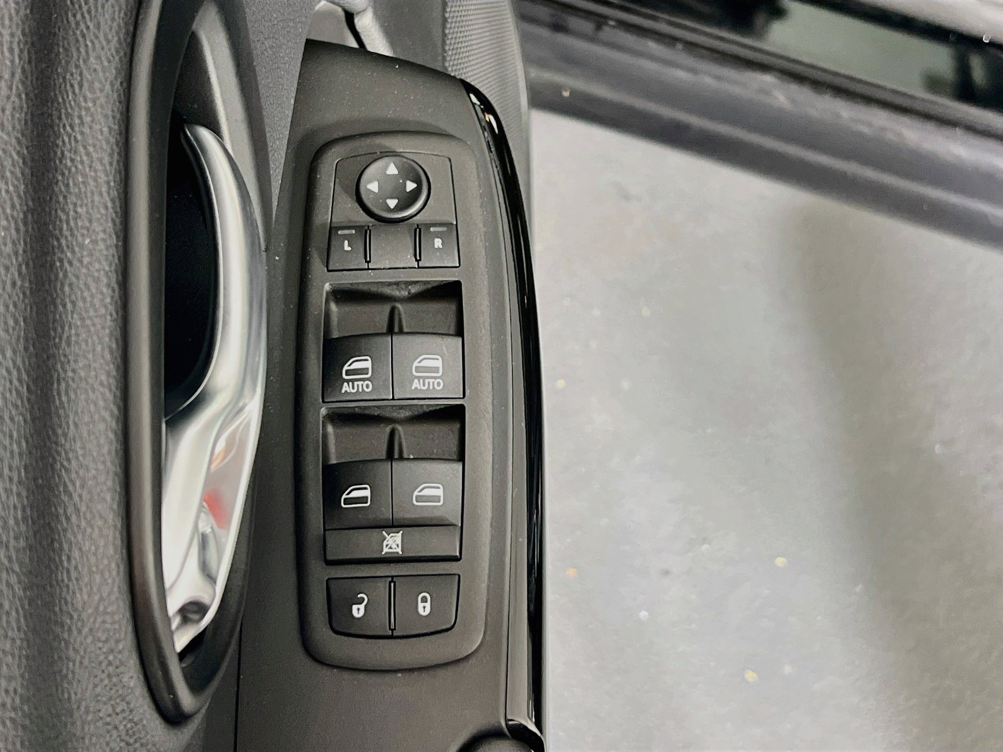 Used 2023 Jeep Cherokee Altitude Lux AWD/4WD image 18