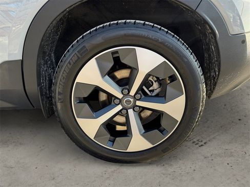 Certified 2025 Volvo XC40 B5 Plus image 7