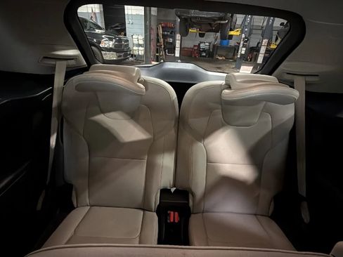 Used 2018 Volvo XC90 T6 Momentum w/ Momentum Plus Package AWD/4WD image 28